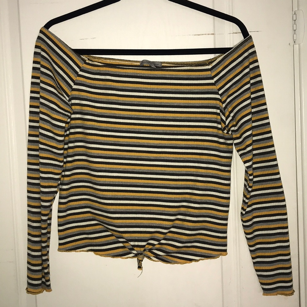 Off the shoulder yellow stripped long-sleeve